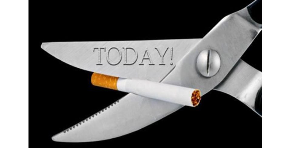 Στην Αγγλία κάθε χρόνο 50.000 καπνιστές κόβουν τη συνήθεια χάρη στο ηλεκτρονικό τσιγάρο