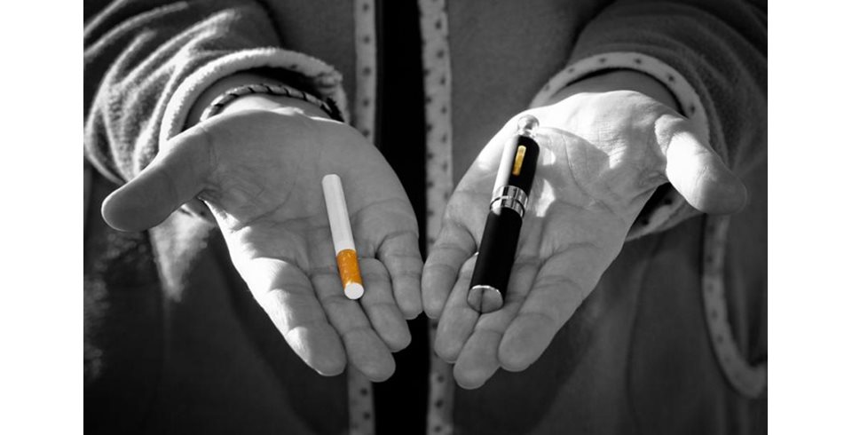 Νέα έρευνα: Η χρήση του ηλεκτρονικού τσιγάρου μειώνει τις βλάβες του καπνίσματος ακόμα και για τους «διπλούς» χρήστες!